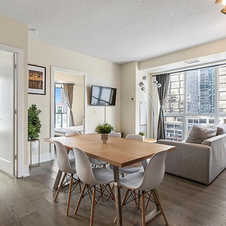 3 Bedroom Beside Cn Tower With Parking Downtown โตรอนโต ภายนอก รูปภาพ