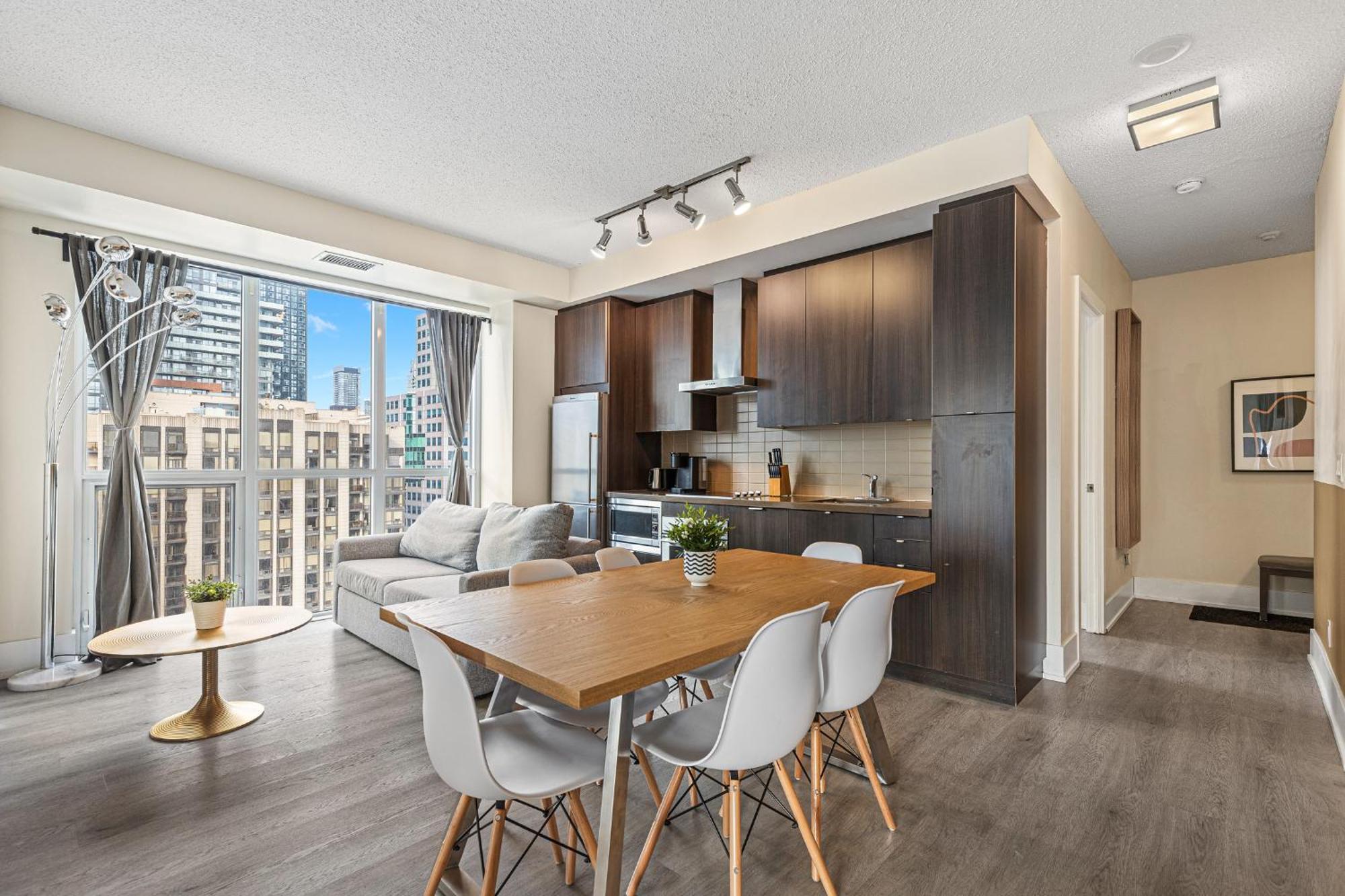 3 Bedroom Beside Cn Tower With Parking Downtown โตรอนโต ภายนอก รูปภาพ
