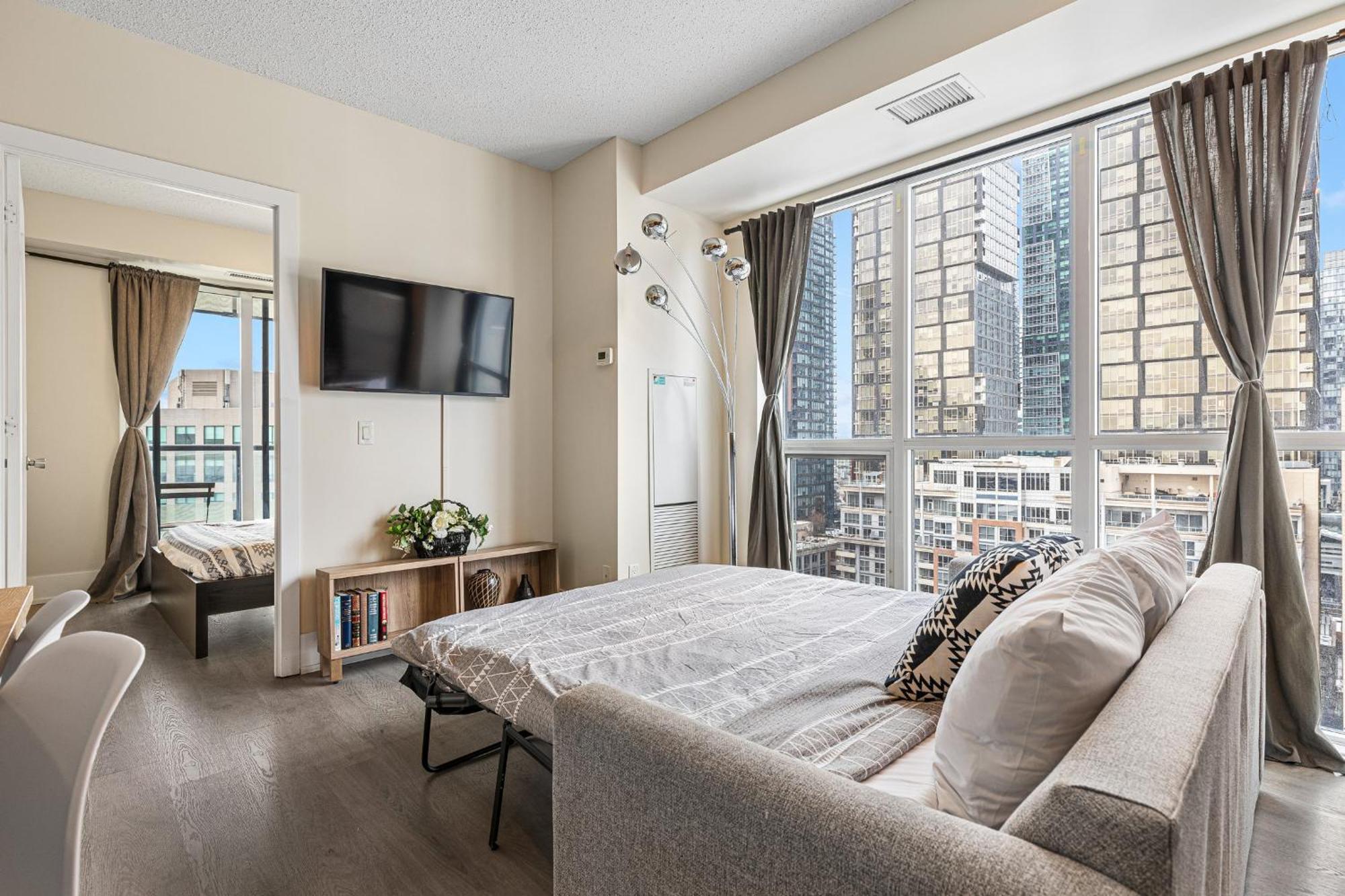 3 Bedroom Beside Cn Tower With Parking Downtown โตรอนโต ภายนอก รูปภาพ