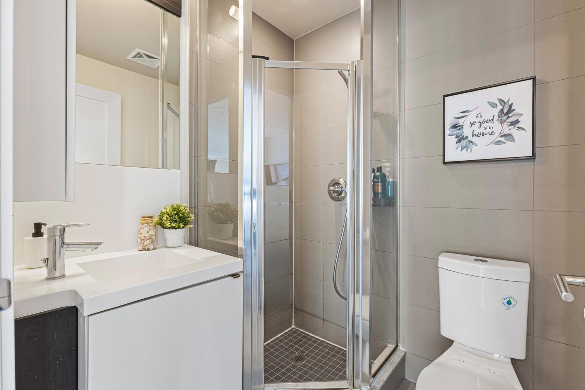 3 Bedroom Beside Cn Tower With Parking Downtown โตรอนโต ภายนอก รูปภาพ