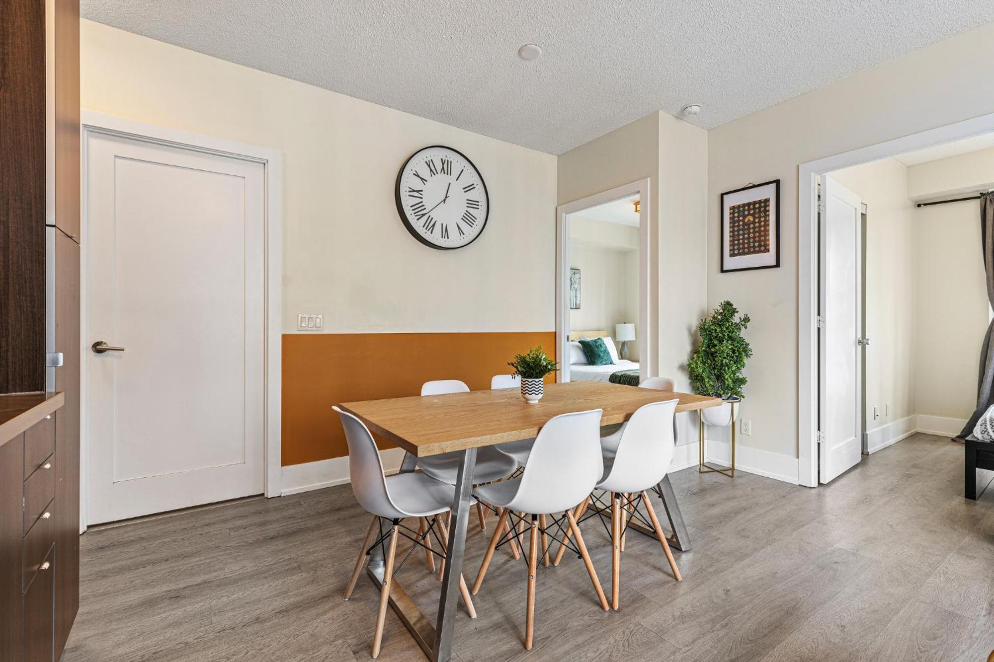 3 Bedroom Beside Cn Tower With Parking Downtown โตรอนโต ภายนอก รูปภาพ