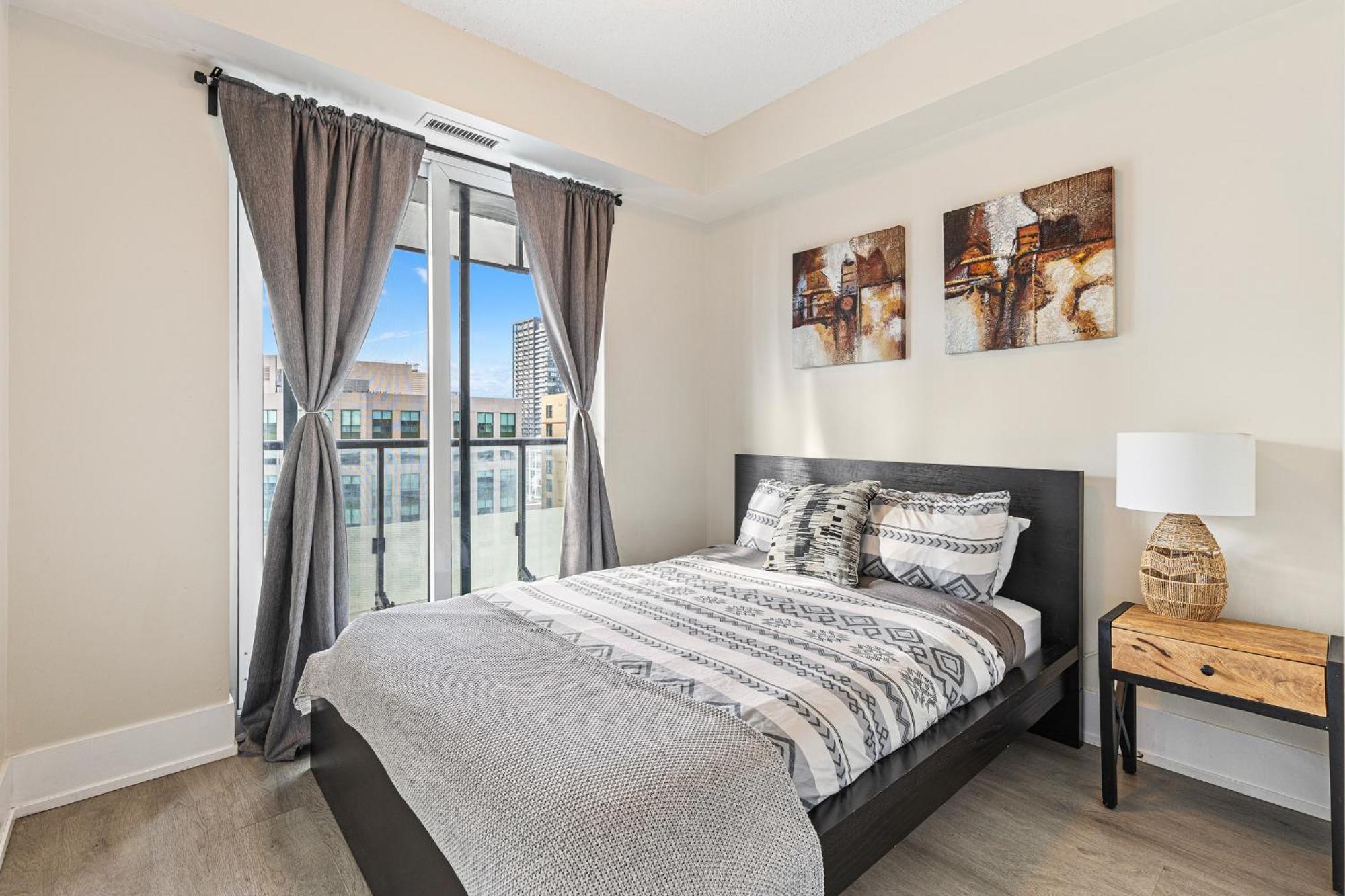 3 Bedroom Beside Cn Tower With Parking Downtown โตรอนโต ภายนอก รูปภาพ