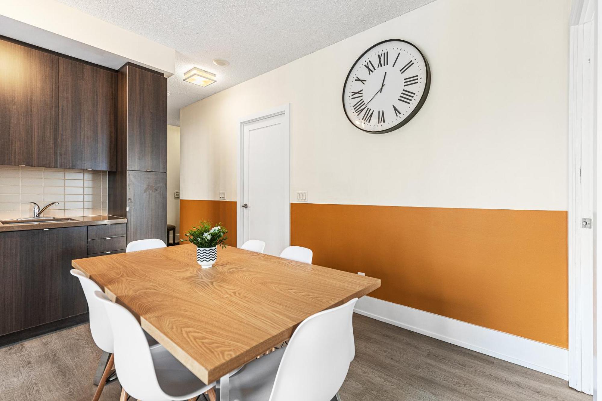 3 Bedroom Beside Cn Tower With Parking Downtown โตรอนโต ภายนอก รูปภาพ